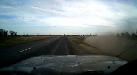
	VIDEO: Asta este cel mai ciudat si neasteptat vehicul care te poate depasi pe o&nbsp;sosea din Rusia!
