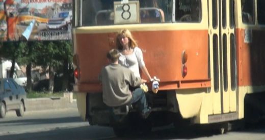
	VIDEO: Iata ce se intampla pe tramvaiul &quot;8&quot; ! Ce poate fi mai romantic de atat?
