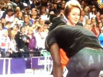 
	&#39;Te mai uiti mult la fundul meu!?&#39; Bolt a ramas INTERZIS cand a vazut ce face femeia asta cu cateva secunde inainte de cursa! VIDEO
