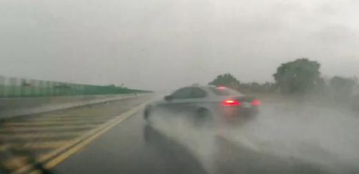 BMW M3 accident autostrada ploaie sisteme de siguranta