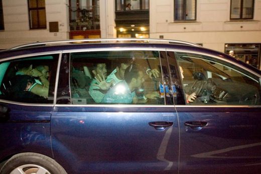 Messi si Xavi, in Centrul Vechi? Jucatorii Barcei au inchiriat un CLUB intreg pentru ei! Cum arata o petrecere in stil EXTRATERESTRU! FOTO:_6