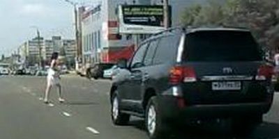 trecere de pietoni accident femeie lovit intentionat Toyota Land Cruiser
