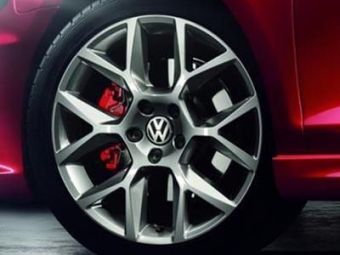 
	FOTO Volkswagen, gata sa dea marea LOVITURA! Primele imagini cu noul Golf VII, masina la care s-a lucrat 5 ani!
