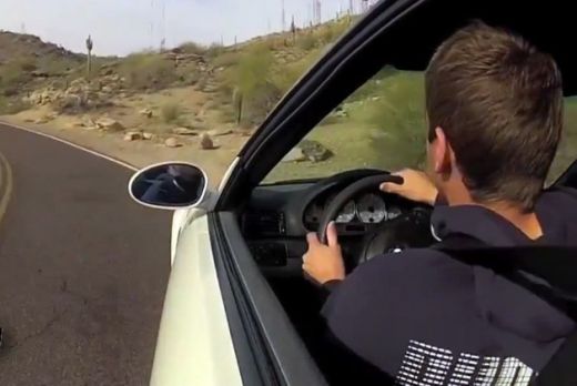 VIDEO Ce CRETIN! S-a crezut pilot de curse in desert si a facut PRAF un BMW M3! Ce a patit dupa accident: