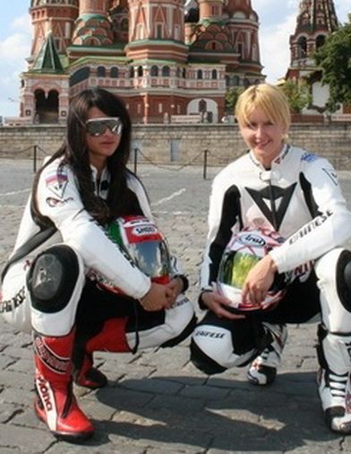 Premiera in Rusia! BOMBA sexy care concureaza cu Paris Hilton! Prima femeie care aduce un campionat de Superbike la Moscova_2