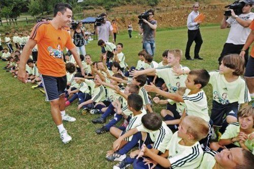 FOTO GESTUL pe care nimeni nu l-a inteles pe Camp NOU! Cui a dedicat Xavi golul lui Real Madrid? Afla aici:_2
