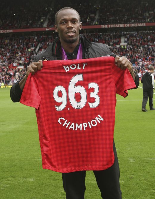 OFICIAL! Usain Bolt isi indeplineste VISUL! A semnat cu Manchester United si a fost prezentat pe Old Trafford!_2