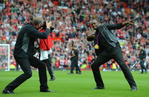 OFICIAL! Usain Bolt isi indeplineste VISUL! A semnat cu Manchester United si a fost prezentat pe Old Trafford!_3