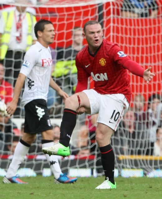 Scene HORROR pe Old Trafford! Rooney, cu piciorul plin de SANGE dupa o intrare CRIMINALA! A parasit terenul in lacrimi! VIDEO_2