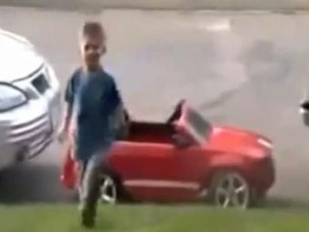 VIDEO: Copilul asta iti da lectii la orice ora! I-a iesit o parcare absolut geniala care l-a facut celebru in toata lumea!