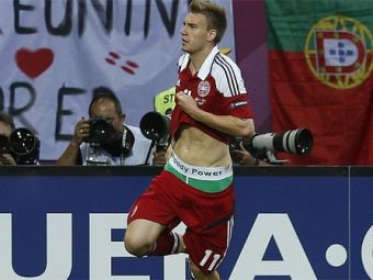 
	Masura incredibila: Bendtner a primit o AMENDA de 100.000 &euro; ca si-a aratat CHILOTII la Euro! Detaliul din poza pentru care UEFA nu a putut sa-l ierte!
