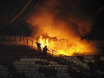 
	HAOS la Cluj! &quot;Nu stim ce vom face, nu am mai vorbit de ieri!&quot; Fanii au luat foc si NU lasa echipa sa plece din oras! Proteste pentru U:
