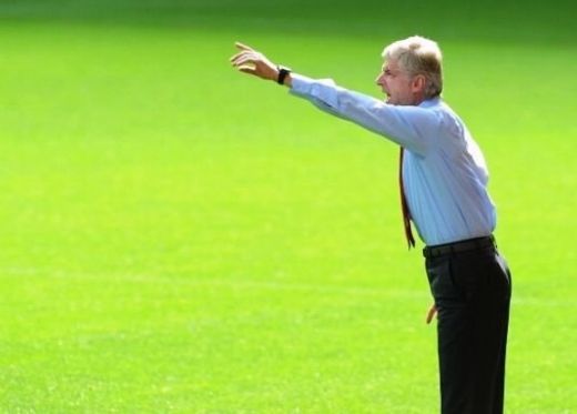 FOTO: Wenger, surprins intr-o ipostaza INDECENTA pe Anfield :) O sa razi pana maine dimineata dupa ce vezi poza asta!_1