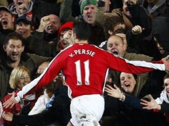 
	GEST EMOTIONANT! &quot;Arsenal merita un sacrificiu, orice!&quot; Vezi ce a fost in stare sa faca un NEBUN pentru tricoul cu Van Persie!
