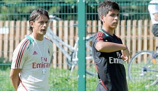 FOTO ISTORIC: Inzaghi, la primul meci ca antrenor! Berlusconi i-a oferit sansa de a-l antrena pe fiul unui fotbalist LEGENDAR! Poti sa ghicesti langa cine sta?_1