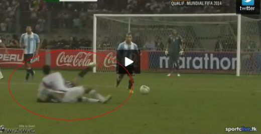 VIDEO: Accidentare HORROR: Fernando Gago a fost calcat pe cap si a ramas lat in meciul cu Peru! UPDATE Gago retinut in spital pentru 24 de ore_1