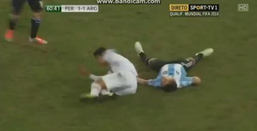 VIDEO: Accidentare HORROR: Fernando Gago a fost calcat pe cap si a ramas lat in meciul cu Peru! UPDATE Gago retinut in spital pentru 24 de ore_2