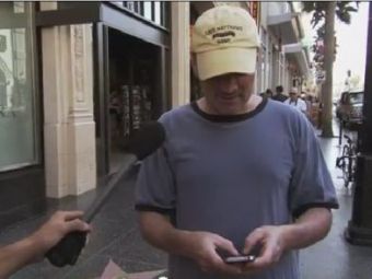 VIDEO Farsa GENIALA! Americanii inghit orice! Cum reactioneaza cand vad un FALS iPhone 5! Vezi aici: