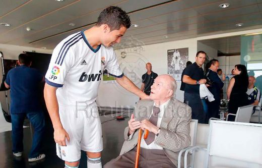 Ziua care i-a redat zambetul lui Cristiano Ronaldo! Gestul emotionant pe care l-a facut in fata unui jucator STELAR! FOTO SENZATIONAL din vestiarul Realului_4