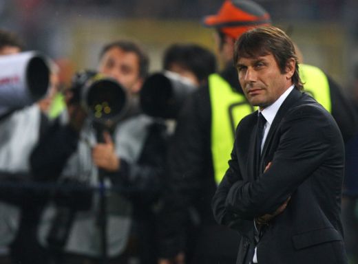 <span style="color:#f00;">Cu ochii pe el! </span>:) "Sa nu miste, sa nu vorbeasca la telefon, nimic!" Se anunta <span style="color:#f00;">momente amuzante in Champions League, </span>UEFA e speriata de Juventus!