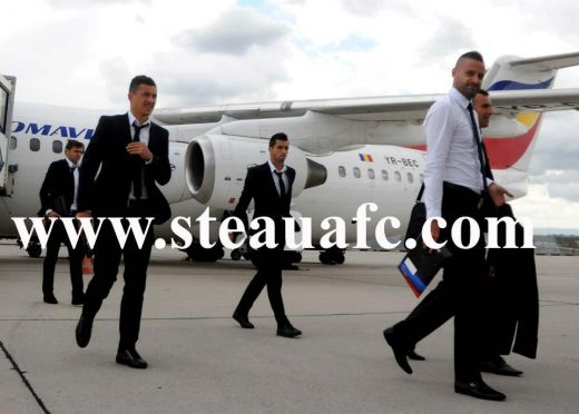 FOTO Men in black! Steaua a ajuns la Stuttgart! Reghe a primit un cadou SURPRIZA din partea jucatorilor! Ce tricou i-au facut:_3