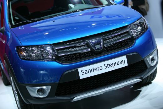 FOTO Dacia a lansat OFICIAL noile Sandero, Logan si Stepway la Salonul Auto de la Paris! Vezi aici lista de PRETURI:_11