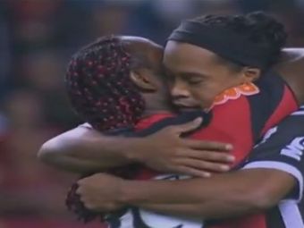 
	Revenire EMOTIONANTA a lui Ronaldinho pe stadionul GROAZEI! Fanii i-au facut meciul un cosmar, a parasit terenul in lacrimi: VIDEO
