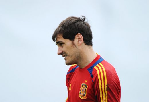 FOTO Casillas i-a SOCAT pe fanii Spaniei! Tricoul care i-a lasat MASCA pe toti! Cum a venit imbracat_1