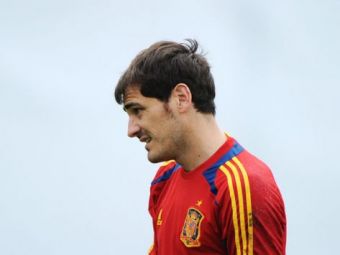 
	FOTO Casillas i-a SOCAT pe fanii Spaniei! Tricoul care i-a lasat MASCA pe toti! Cum a venit imbracat
