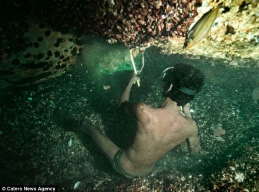 FOTO Descoperire INCREDIBILA in Oceanul Indian! Oamenii astia sunt UNICI pe fata pamantului! Modul in care prind peste socheaza planeta!_8