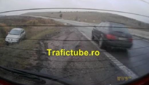 
	VIDEO &quot;Era ulei pe sosea!&quot; Noroc sau stiinta? Un sofer din Cluj a scapat incredibil dupa un accident halucinant
