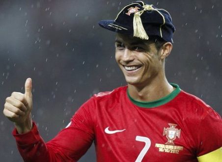 GENIAL! "Ba, asta e Ronaldo? Ce penibil e!" Cum au facut portughezii MISTO de Ronaldo la a 100-a selectie! Poza la care Messi rade cu lacrimi! :)_2