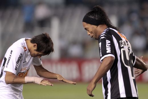 FA-BU-LOS! Neymar s-a inchinat in fata ZEULUI Ronaldinho! Apoi a reusit un GOLAZO SENZATIONAL mai tare decat cel cu care Ronaldinho a umilit Realul!  VIDEO_2
