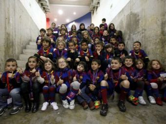 
	FABULOS! Barca pregateste mii de copii in &#39;spiritul&#39; in care a crescut Messi! &quot;Trebuie sa castigi frumos, sa respecti adversarul, NU sa fii fotogenic!&quot; :)

