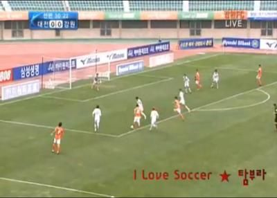 
	Video: Coreenii au innebunit: &quot;Asta e RonaZICU!&quot; Gol fabulos inscris de fostul dinamovist: 4 adversari au incercat sa-l opreasca, nici unul nu a reusit! 
