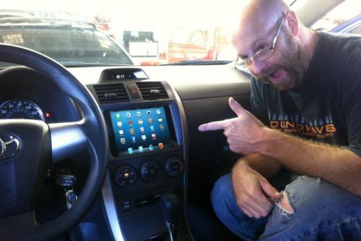 VIDEO Vrei sa-ti instalezi noul iPad mini in bordul masinii? Vezi AICI cum se face: