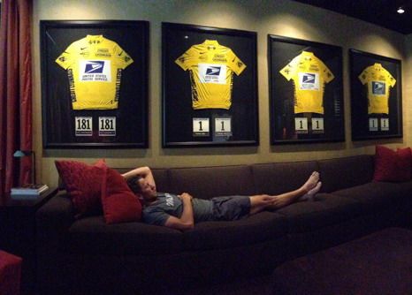 Peste 100.000 de oameni l-au injurat pe Armstrong cand au vazut poza asta! Detaliul PROVOCATOR din imaginea pusa pe Twitter de ciclistul DOPAT:_2