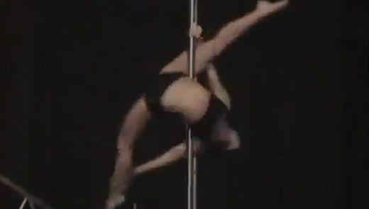 
	OFICIAL: Asta e cel mai tare dans la bara din ISTORIE! BOMBA sexy pentru care nu exista gravitatie! VIDEO FABULOS cu femeia care a socat lumea
