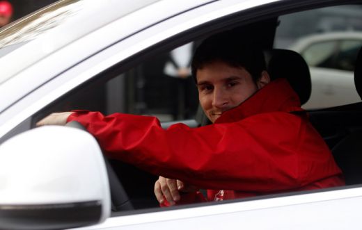 FOTO Messi si Iniesta au trecut pe TURBO DIESEL, Xavi si-a luat limuzina neagra! Jucatorii Barcei au primit masini noi! Ce conduc liderii din Primera:_12