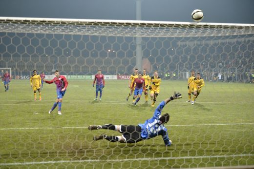 Ghici unde se afla mingea trimisa de Rusescu, din penalty? FOTO_1