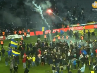 
	DEZASTRU in derby pentru Copenhaga! Fanii s-au temut de MASACRU cand au vazut scena asta in tribuna! Au fost INVADATI de pe teren! VIDEO
