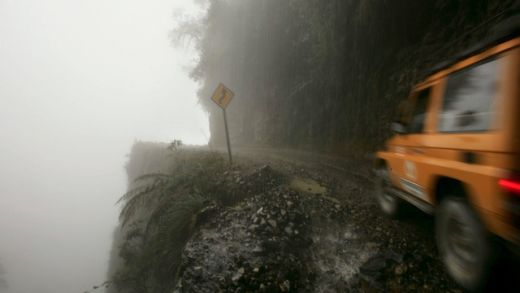 FOTO Cele mai TERIFIANTE drumuri din lume! Ai avea curaj sa le parcurgi pe TOATE? Vezi top10:_11