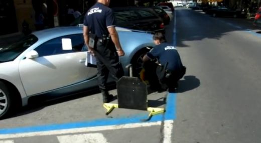 Doi politisti nu-s de ajuns pentru a bloca rotile unui Bugatti Veyron de 1.5 milioane de euro! VIDEO_2