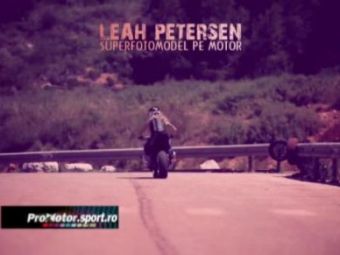 VIDEO ProMotor: Lectii de motociclism cu o superblonda care stie bine de tot cu ghidonul!