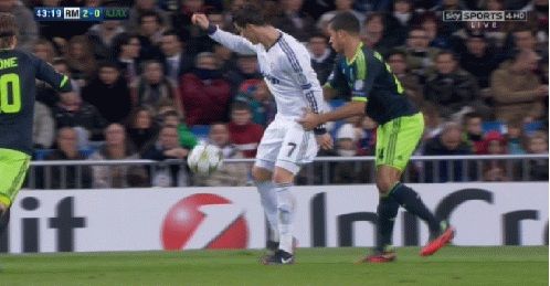 
	TOT stadionul s-a ridicat sa-l aplaude! Ronaldo le-a aratat fanilor ca stie si el ca Rusescu! Ce faza de SENZATIE copiata de la Raul a facut in Liga
