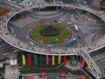 
	Chinezii fac inovatia SECOLULUI! Cum au rezolvat problema traficului! Podul UNIC in lume in orasul care se sufoca!
