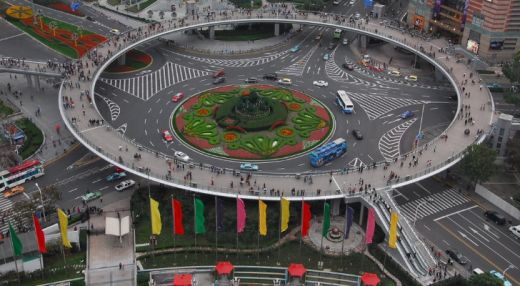 
	Chinezii fac inovatia SECOLULUI! Cum au rezolvat problema traficului! Podul UNIC in lume in orasul care se sufoca!
