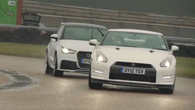 
	VIDEO Surpriza de proportii! Cea mai RAPIDA masina din lume, UMILITA pe pista! Testul nebun al englezilor!

