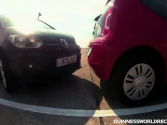 VIDEO Record MONDIAL! Cea mai tare parcare paralela din lume! S-a descurcat GENIAL cu doar 14 centimetri!