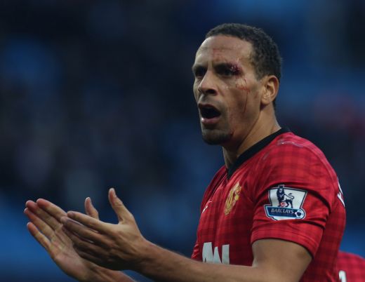 Incidente grave la derby-ul din Manchester! United a castigat in prelungiri, Ferdinand a fost lovit in figura! Un fan a intrat pe teren! Click AICI pentru VIDEO si FOTO:_10
